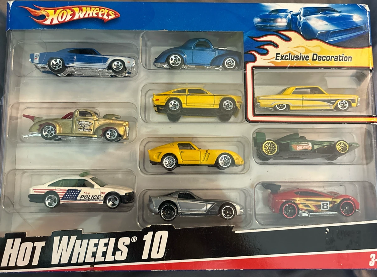 2023 Hot Wheels 10-Pack Gold: Image 4