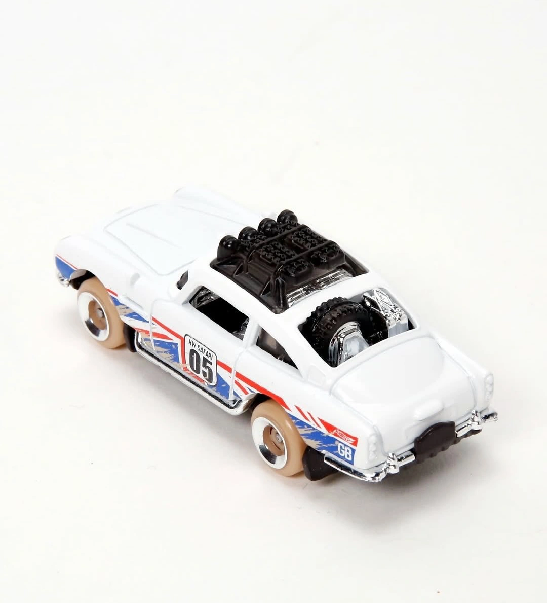 2026 Aston Martin DB5 Safari White: Image 3