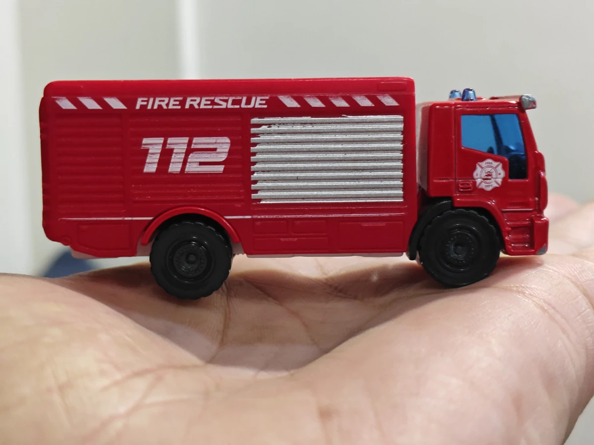 2026 Iveco Eurocargo Red: Image 2