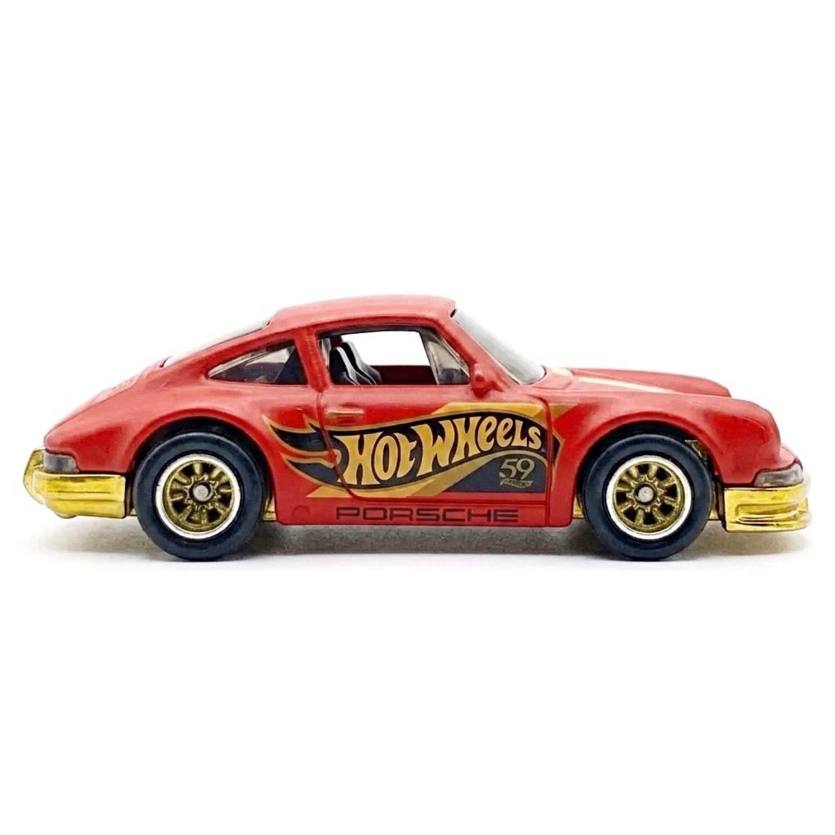 2027 71 Porsche 911 Red: Image 2