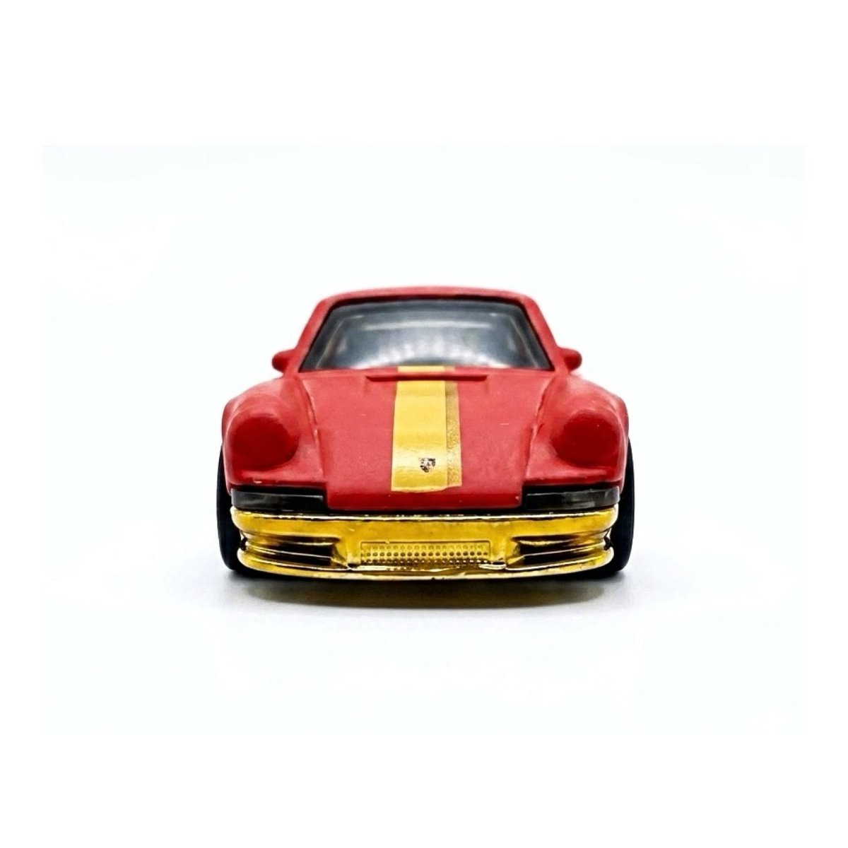 2027 71 Porsche 911 Red: Image 3