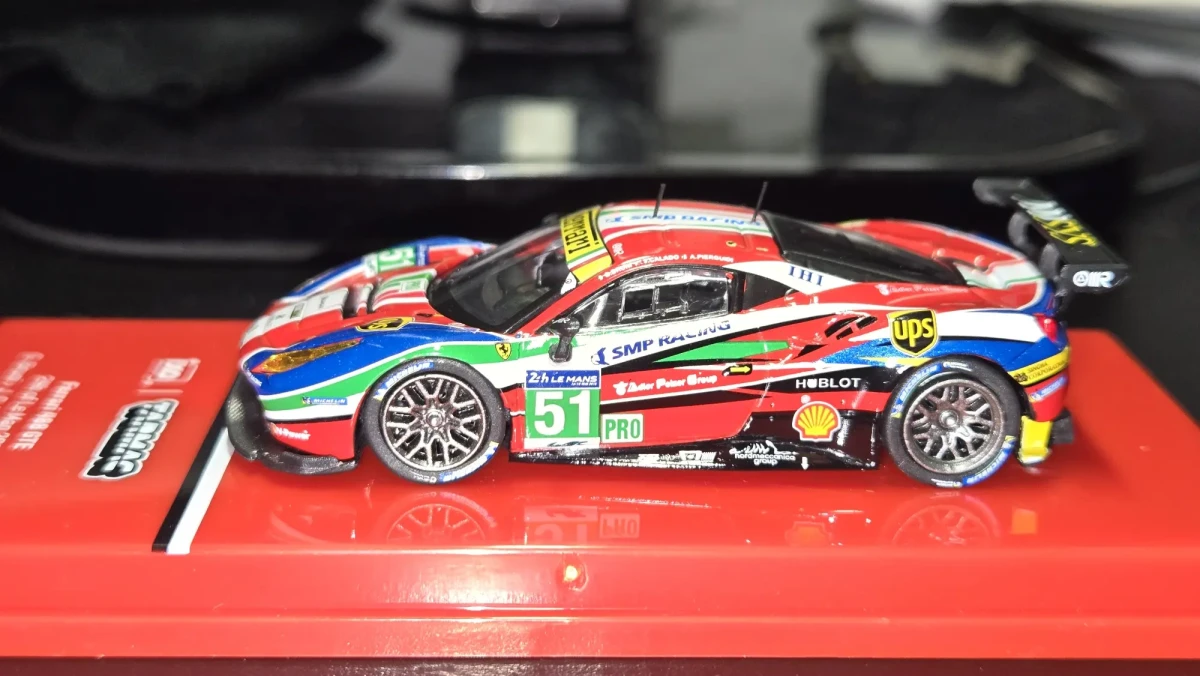 2026 Ferrari 488 GTE 24h of Le Mans 2016 #51: Box: Image 9