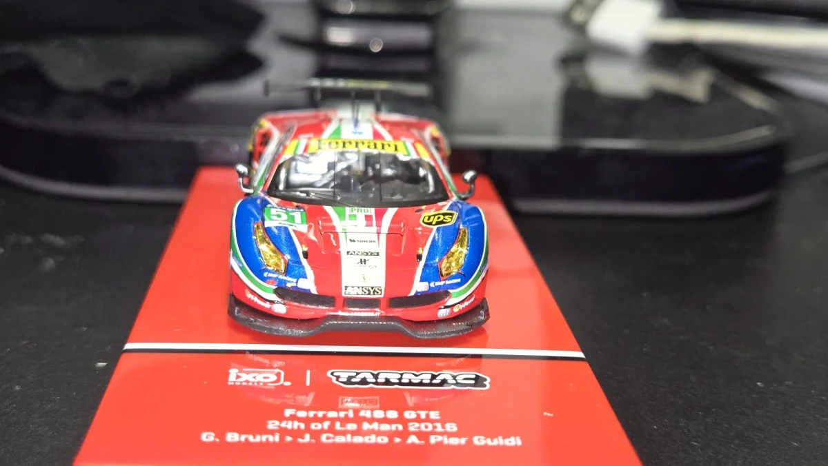 2026 Ferrari 488 GTE 24h of Le Mans 2016 #51: Box: Image 7