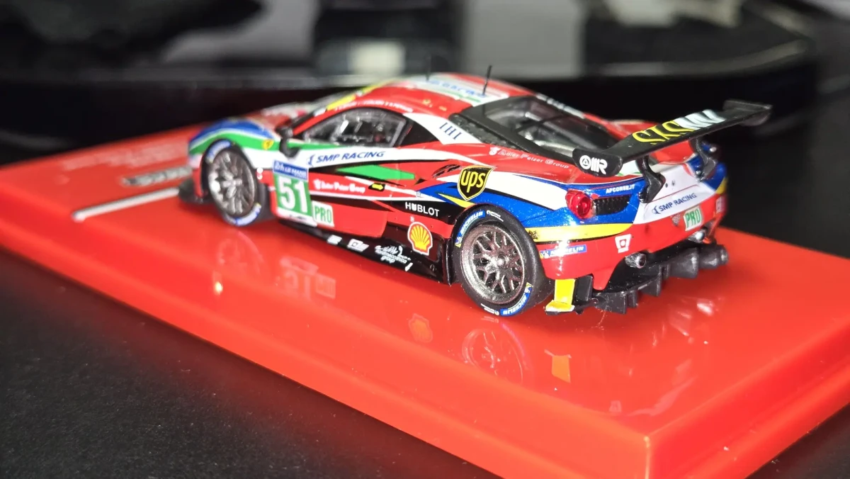 2026 Ferrari 488 GTE 24h of Le Mans 2016 #51: Box: Image 5
