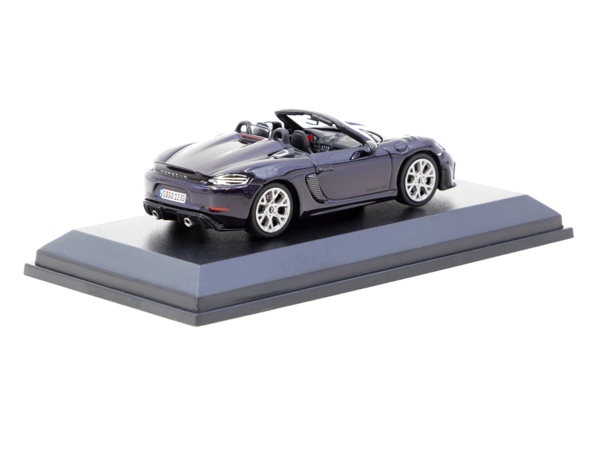 2025 Porsche 718 Spyder RS Viola Metallic: No package: Image 3
