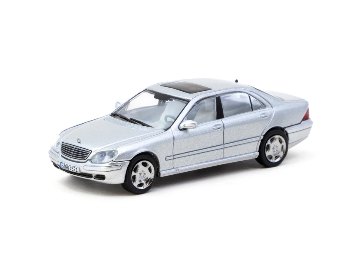 2025 Mercedes-Benz S-Class Brilliant Silver Metallic: No package: Image 2