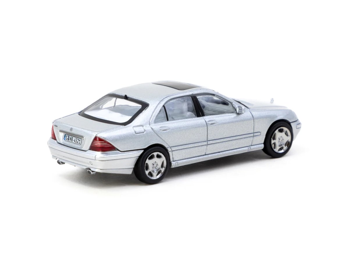 2025 Mercedes-Benz S-Class Brilliant Silver Metallic: No package: Image 3