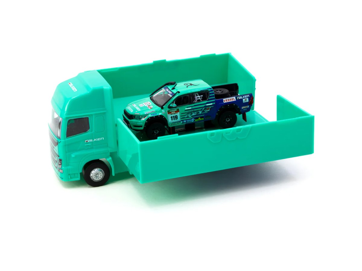 2024 Toyota Hilux AXCR 2017 with Truck Packaging: No package: Image 5