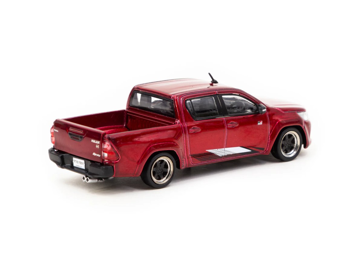 2024 Toyota Hilux Red: No package: Image 2
