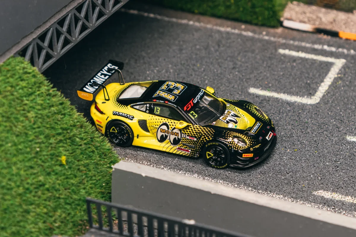 2026 Porsche 911 GT3 R (992) Black: Image 2