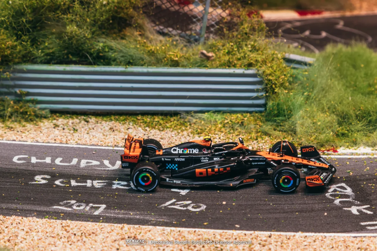 2026 McLaren MCL60 Black: Image 3