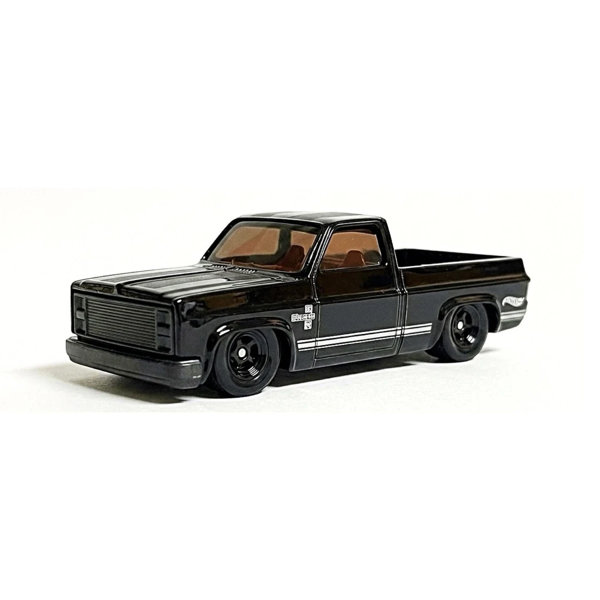 2026 83 Chevy Silverado Black: Image 2