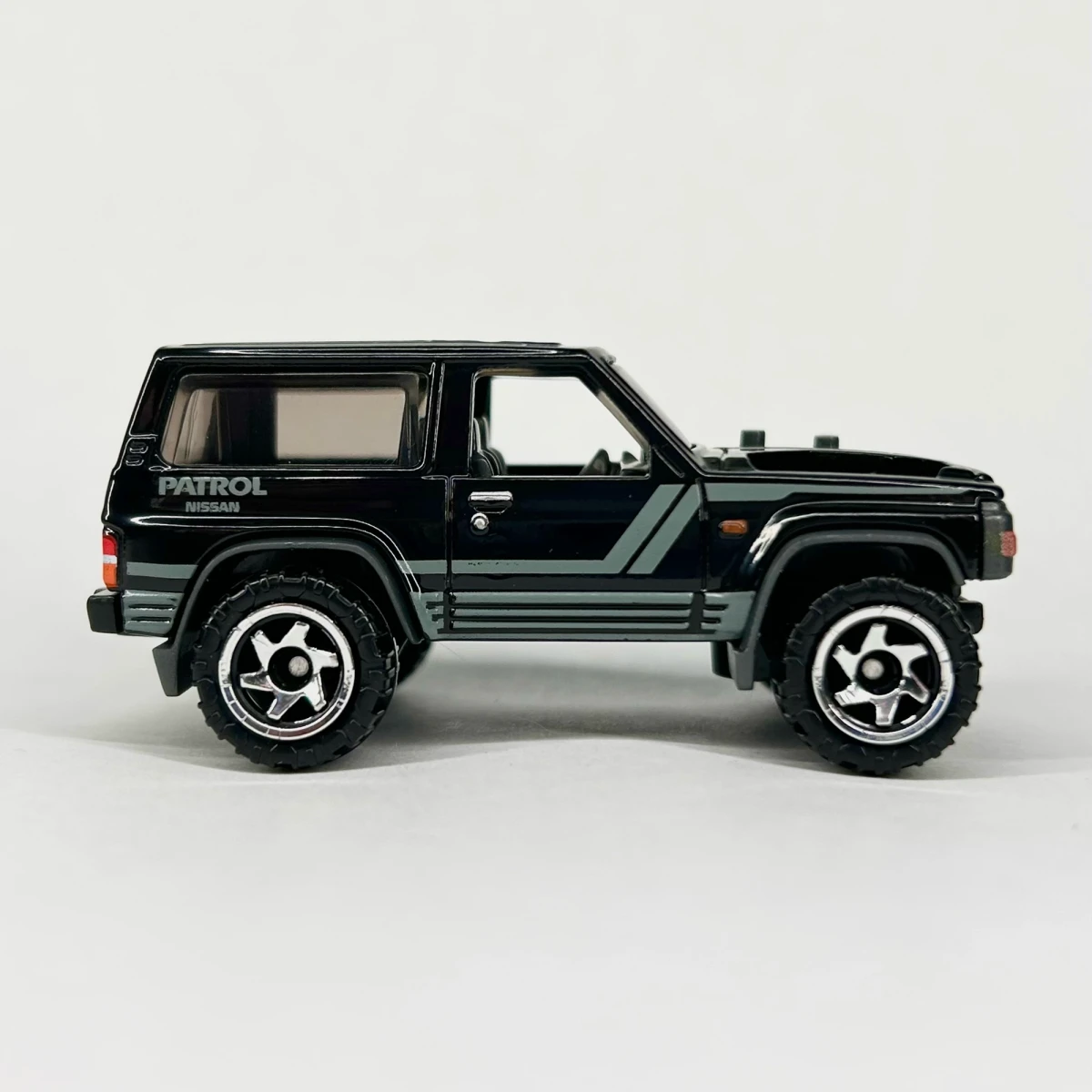 2026 Nissan Patrol Custom Black: No Package: Image 2