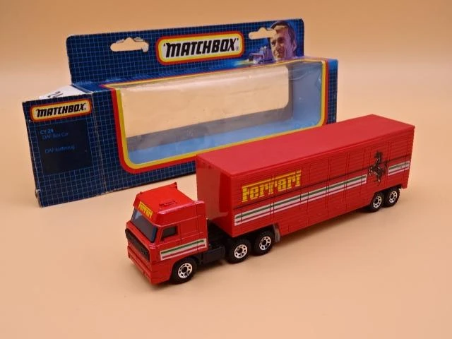 1990 DAF 3300 Space Cab Ferrari Red: Image 2