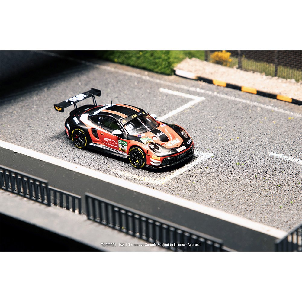 2026 Porsche 911 GT3 R Black: Image 2