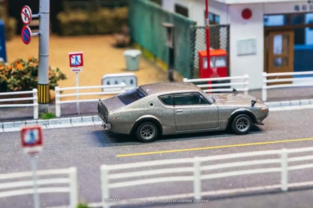 2026 Nissan Skyline 2000GT-R (KPGC110) Silver: Image 3