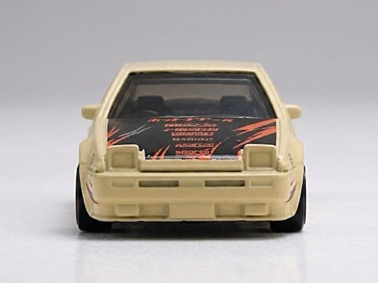 2026 Toyota AE86 Sprinter Trueno Beige: Image 2