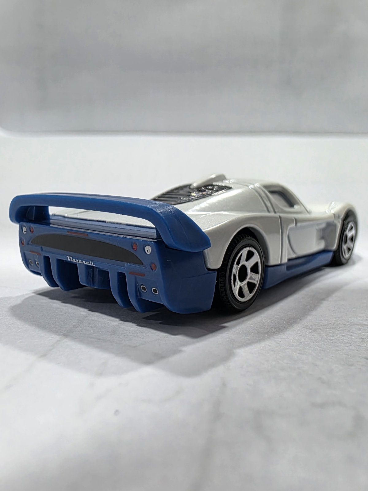 2026 2004 Maserati MC12 White: Image 2