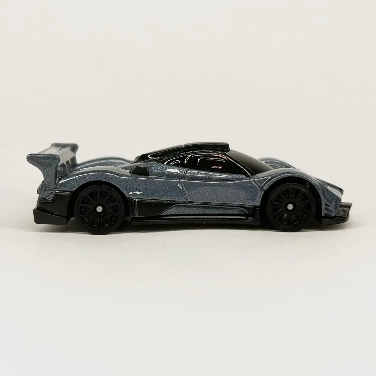 2026 Pagani Zonda R Grey: No Package: Image 2