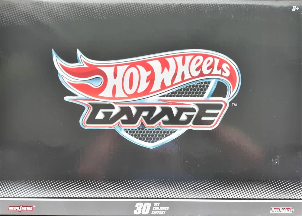 2011 Hot Wheels Garage 30-Car Set: Image 2