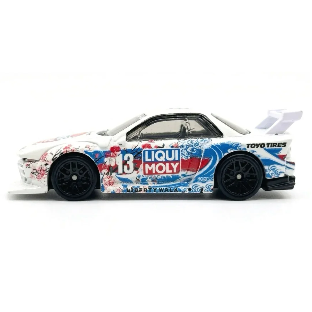 2027 LB-Kaido Works Nissan R32 Skyline GT-R White: Image 2