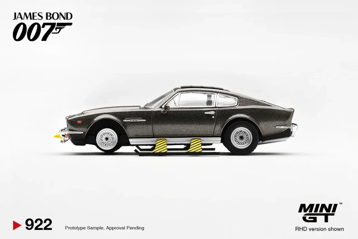 2026 Aston Martin V8 Vantage "The Living Daylights" Weapons On Silver: Image 3