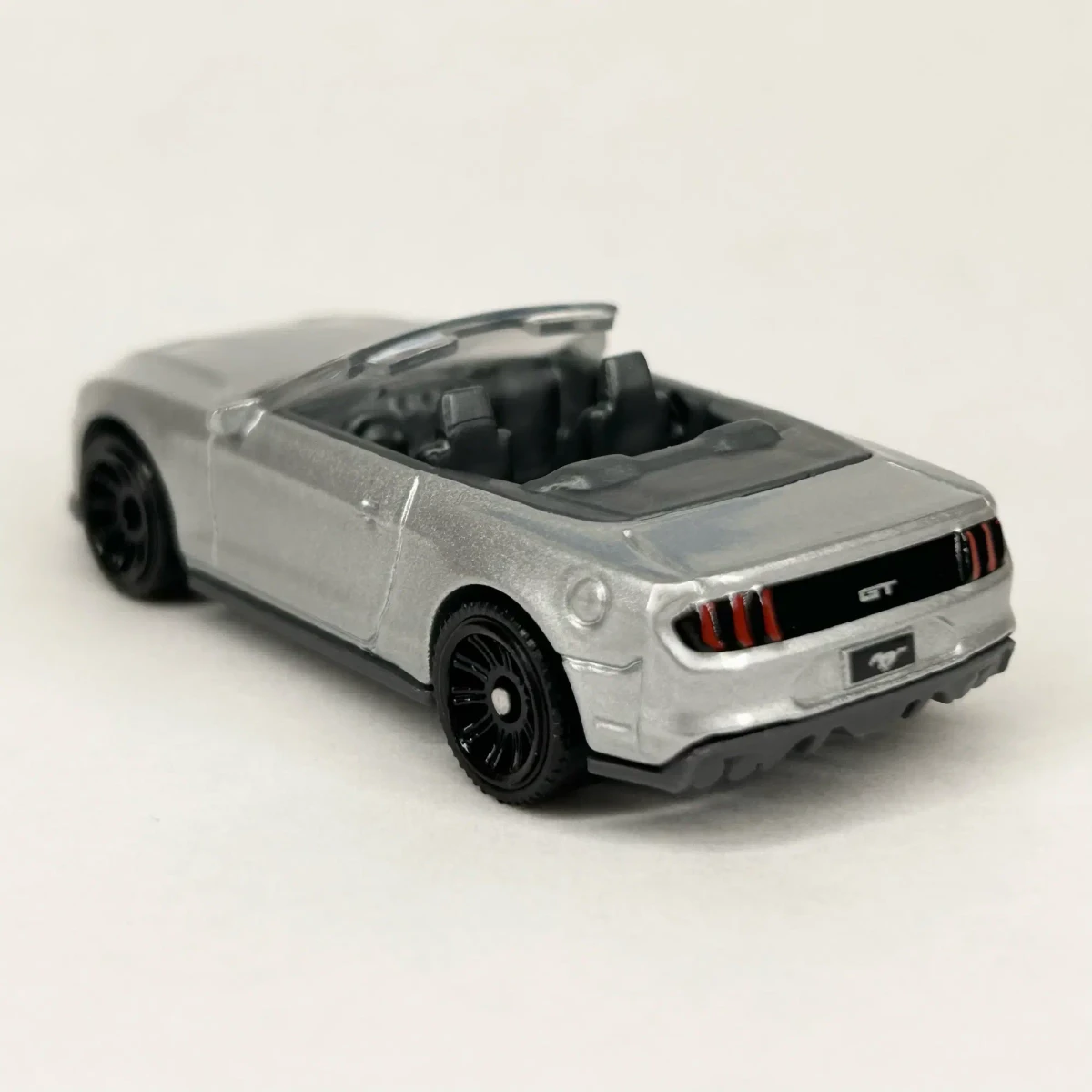 2026 2018 Ford Mustang Convertible Silver: No Package: Image 3