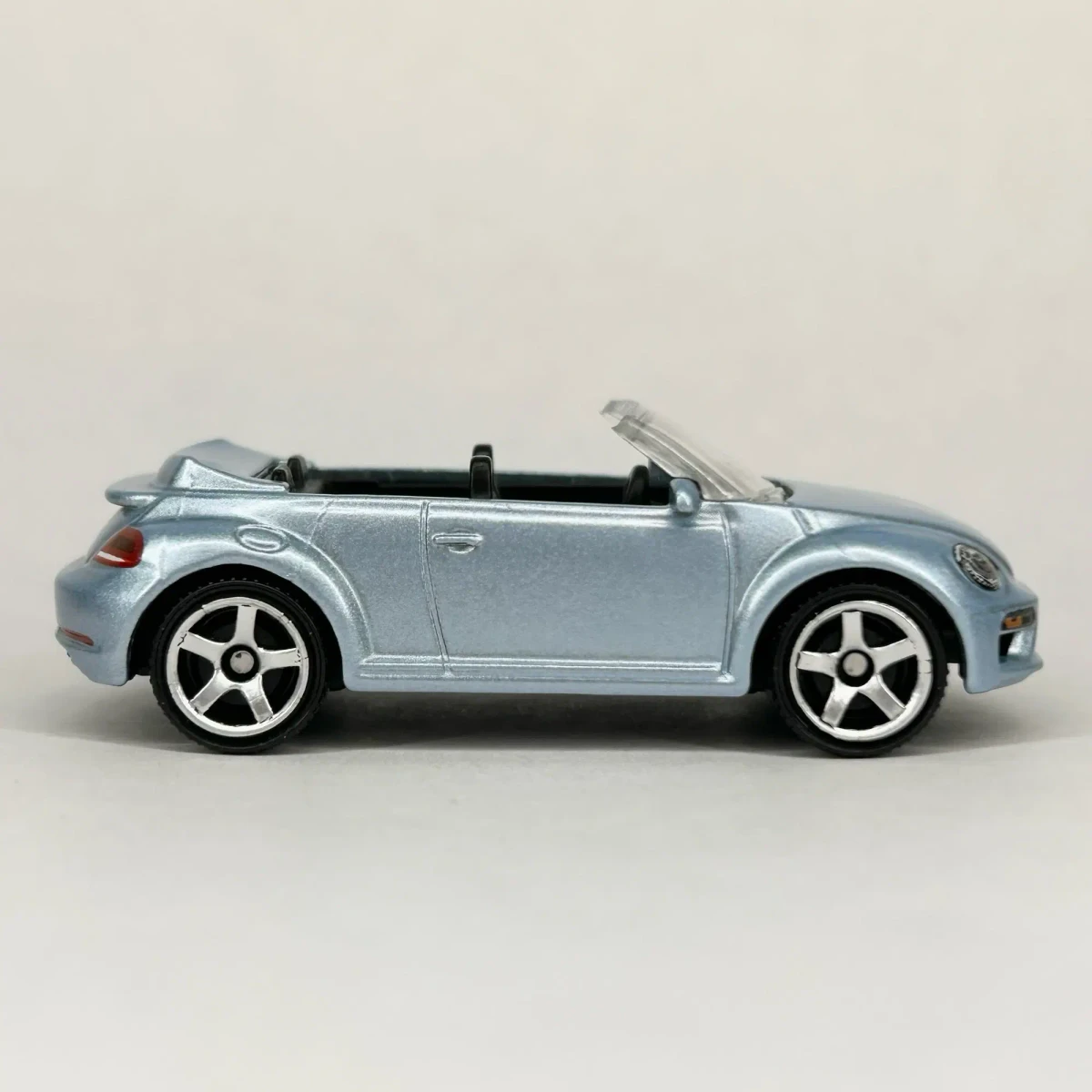 2026 2019 Volkswagen Beetle Convertible: No Package: Image 2