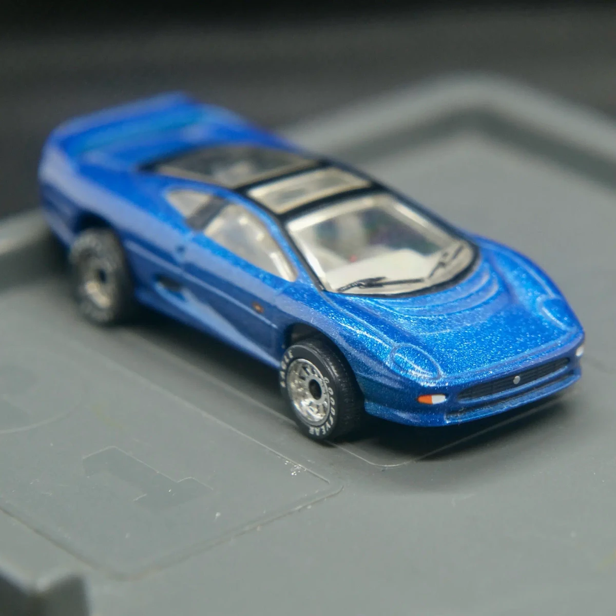 1997 Jaguar XJ220 Blue: Image 2
