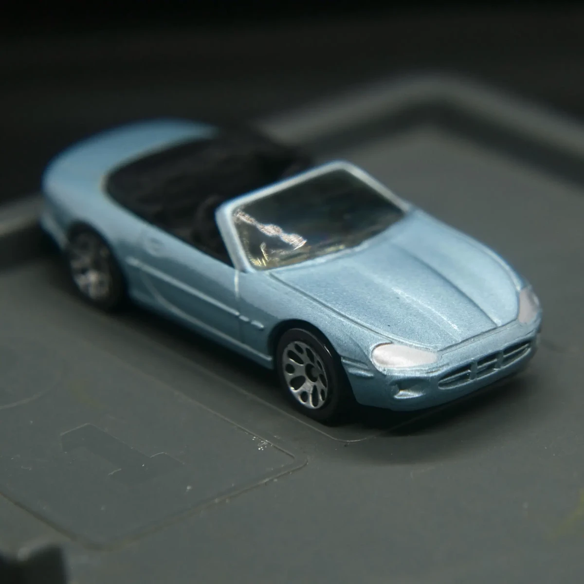2000 Jaguar XK8 Blue: Image 2