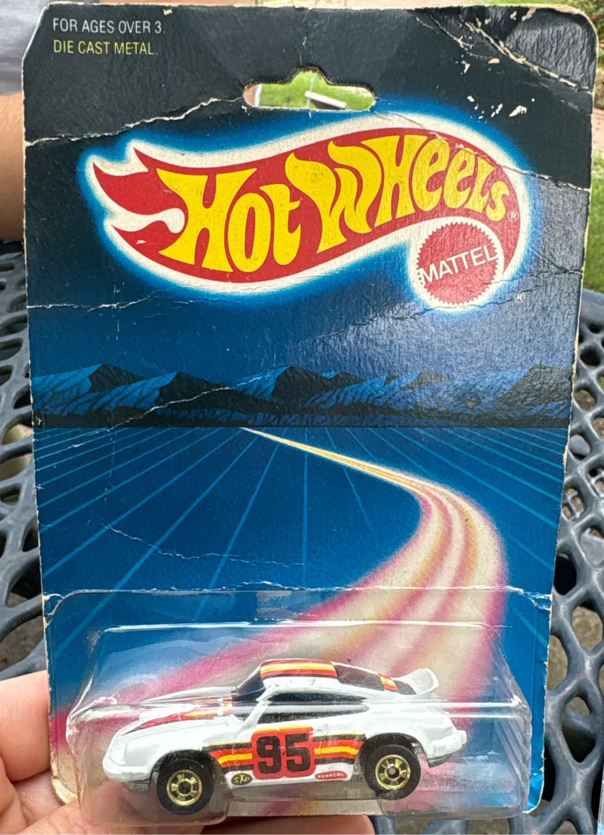 1988 P-911 White: Image 2