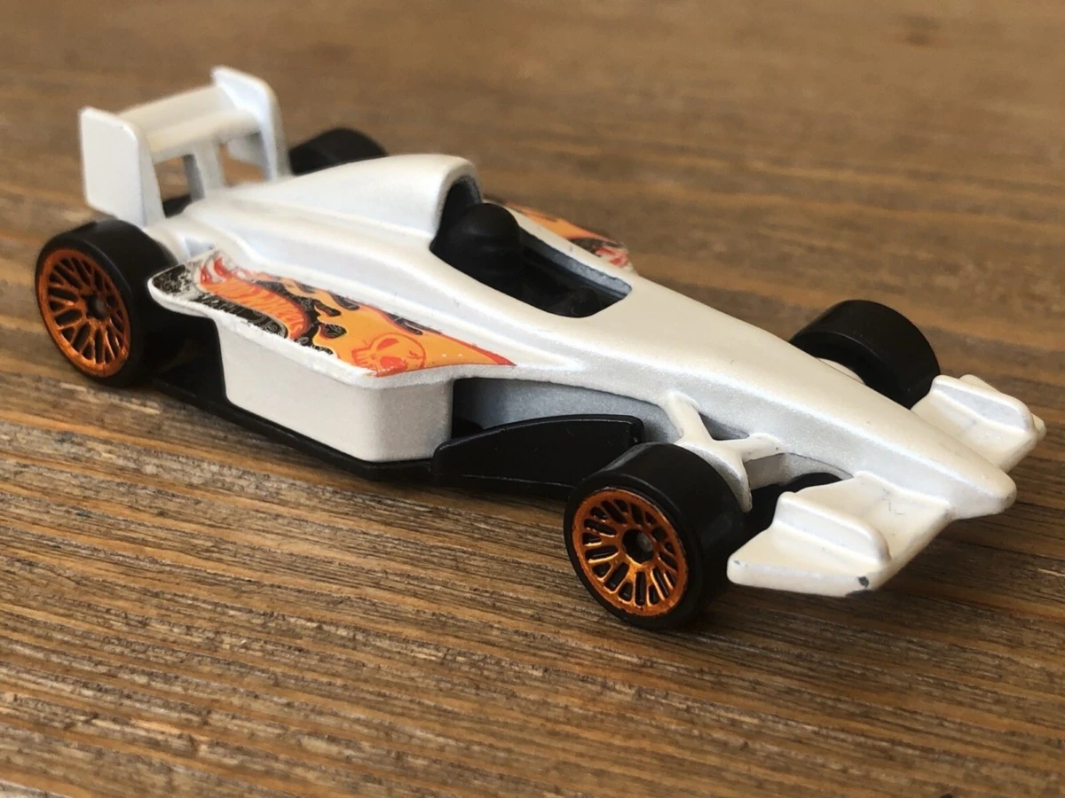 2011 GP-2009 White: Image 2