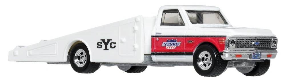 2026 72 Chevy Ramp Truck White: Image 4