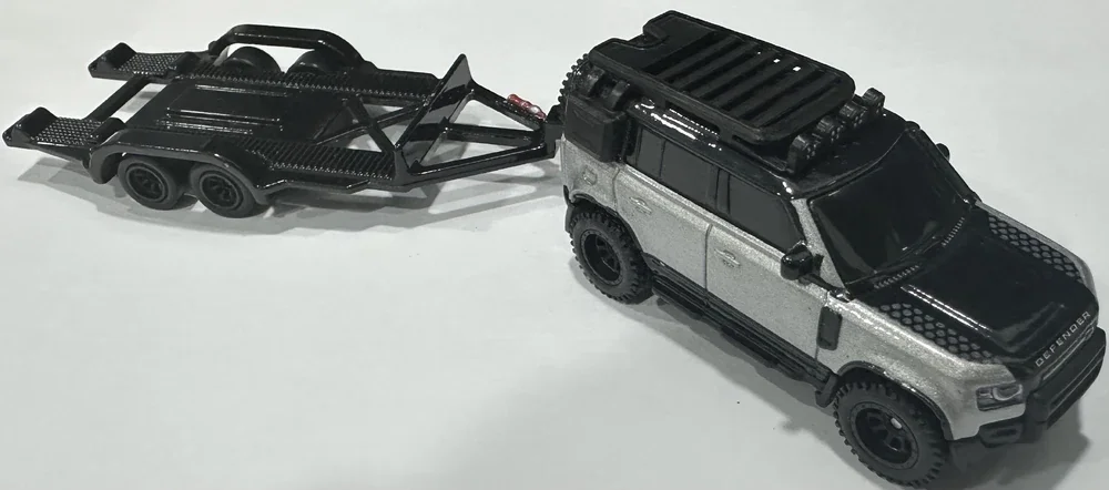2025 2023 Land Rover Defender 110 Silver: Image 2