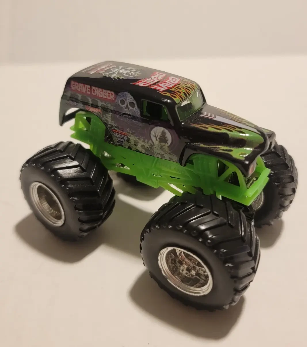 2013 Grave Digger Black: Image 2