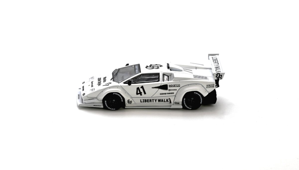 Liberty Walk Countach (Chase ver – Chrome Black): No package: Image 4