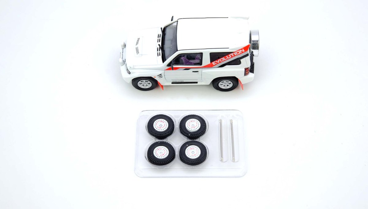 Mitsubishi Pajero Evolution White: No package: Image 4
