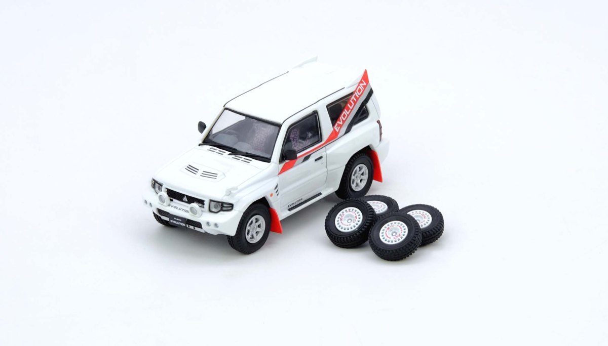 Mitsubishi Pajero Evolution White: No package: Image 5