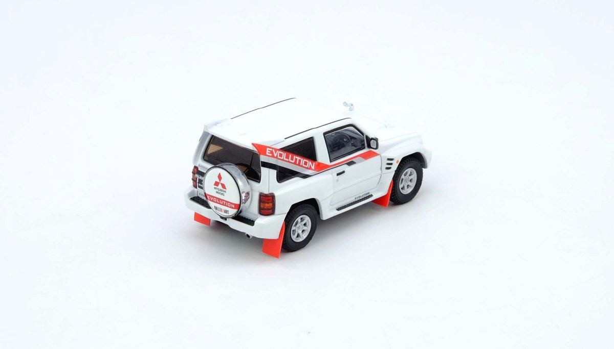 Mitsubishi Pajero Evolution White: No package: Image 2