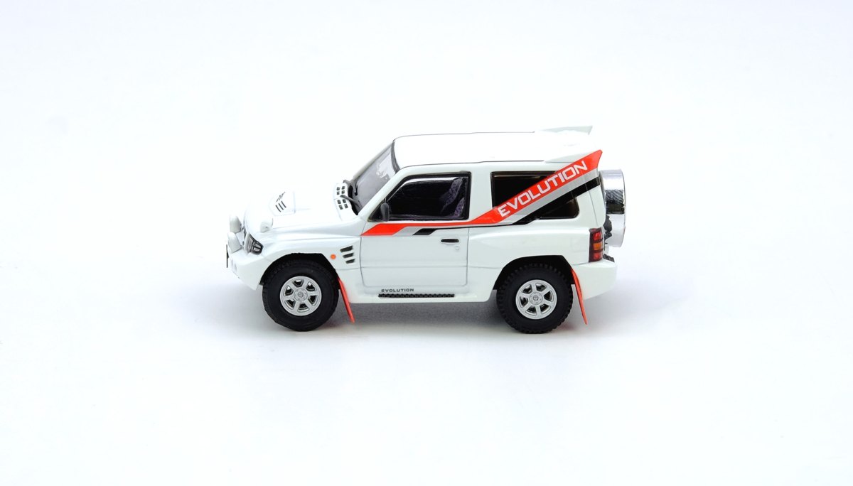 Mitsubishi Pajero Evolution White: No package: Image 3