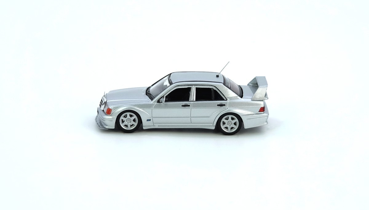 Mercedes-Benz 190E Silver: No package: Image 5