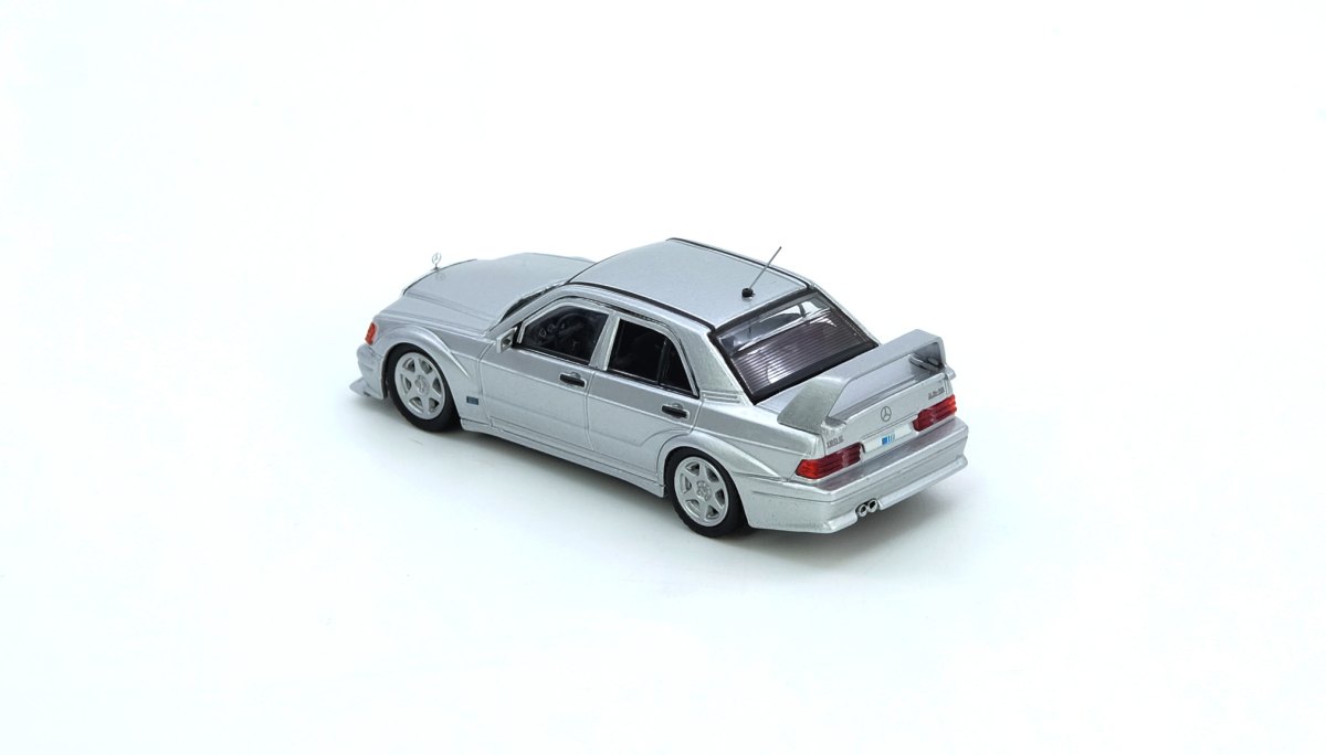 Mercedes-Benz 190E Silver: No package: Image 4