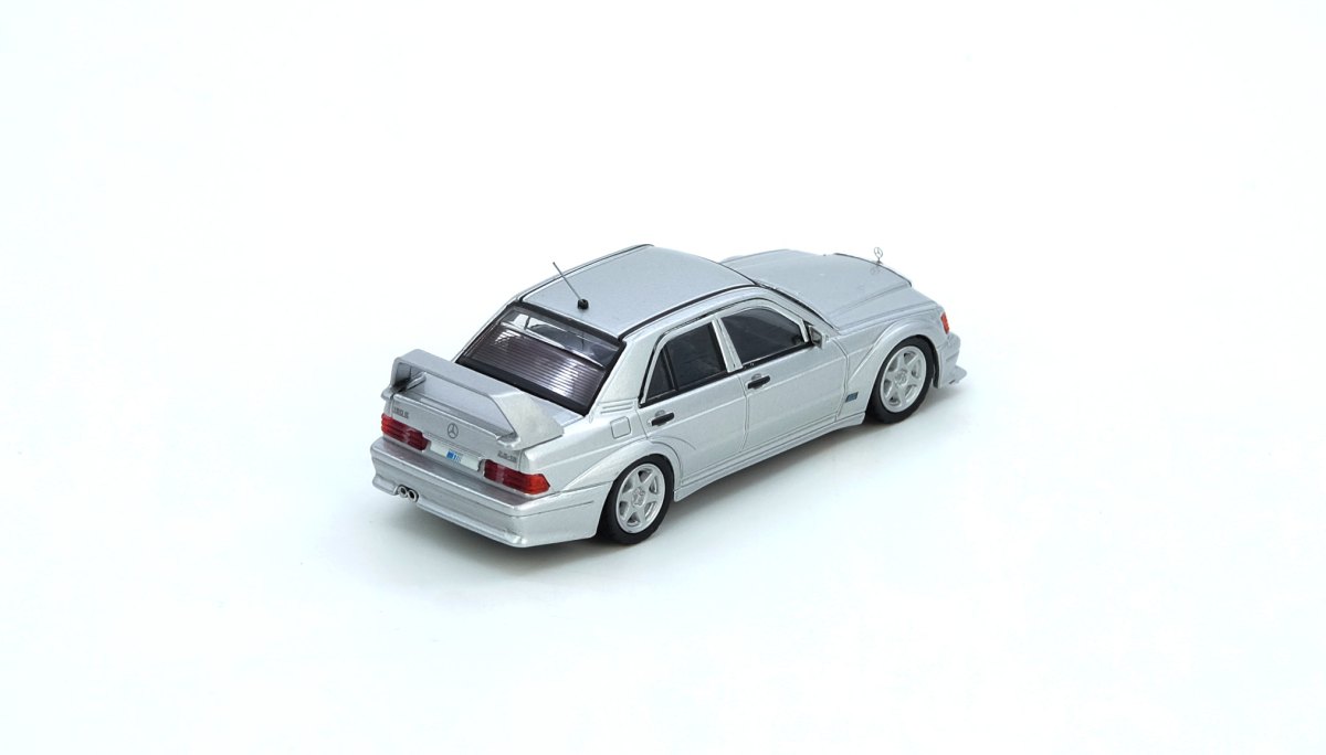 Mercedes-Benz 190E Silver: No package: Image 2