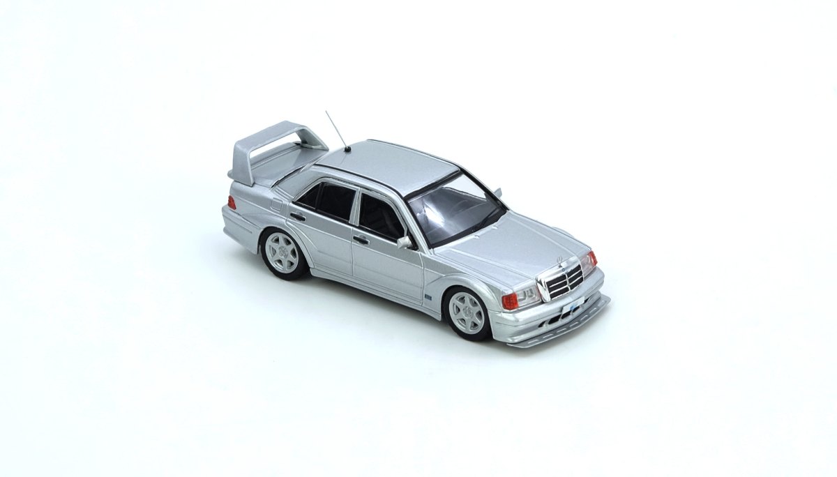 Mercedes-Benz 190E Silver: No package: Image 3