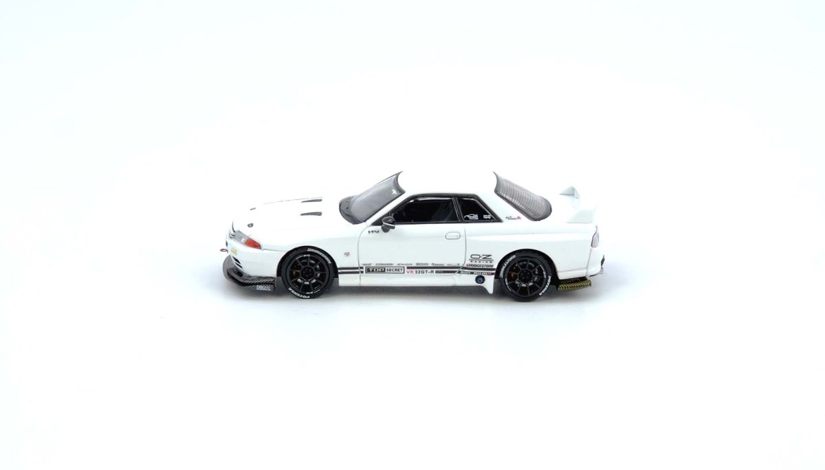TOP SECRET VR32 GT-R White: No package: Image 3