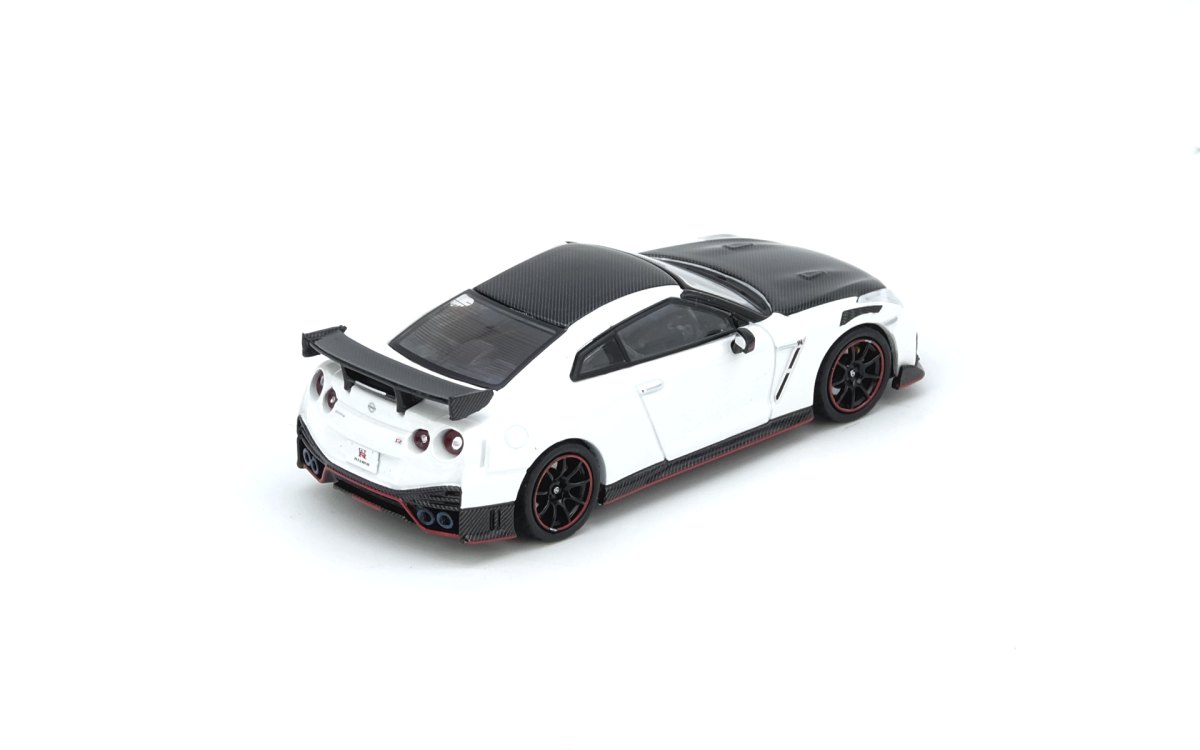 GT-R (R35) NISMO White: No package: Image 2