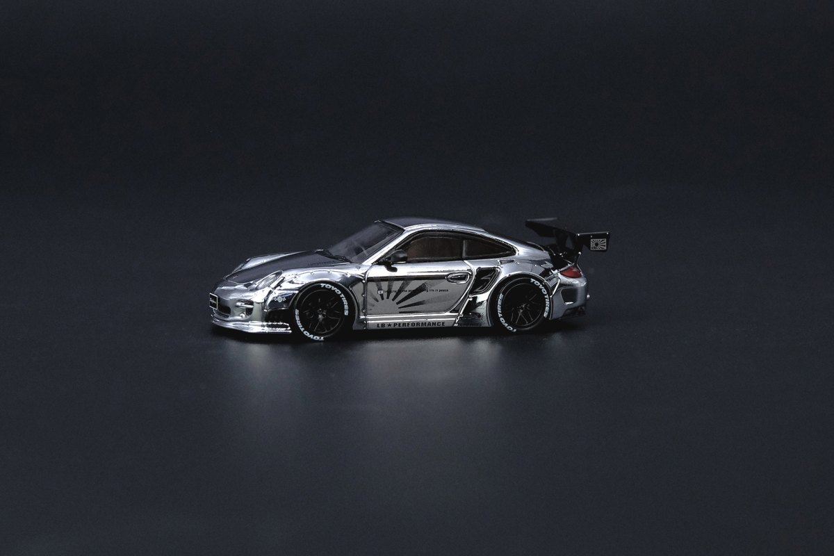 2025 LBWK Auto Salon Diorama with Car and Figures: No package: Image 4