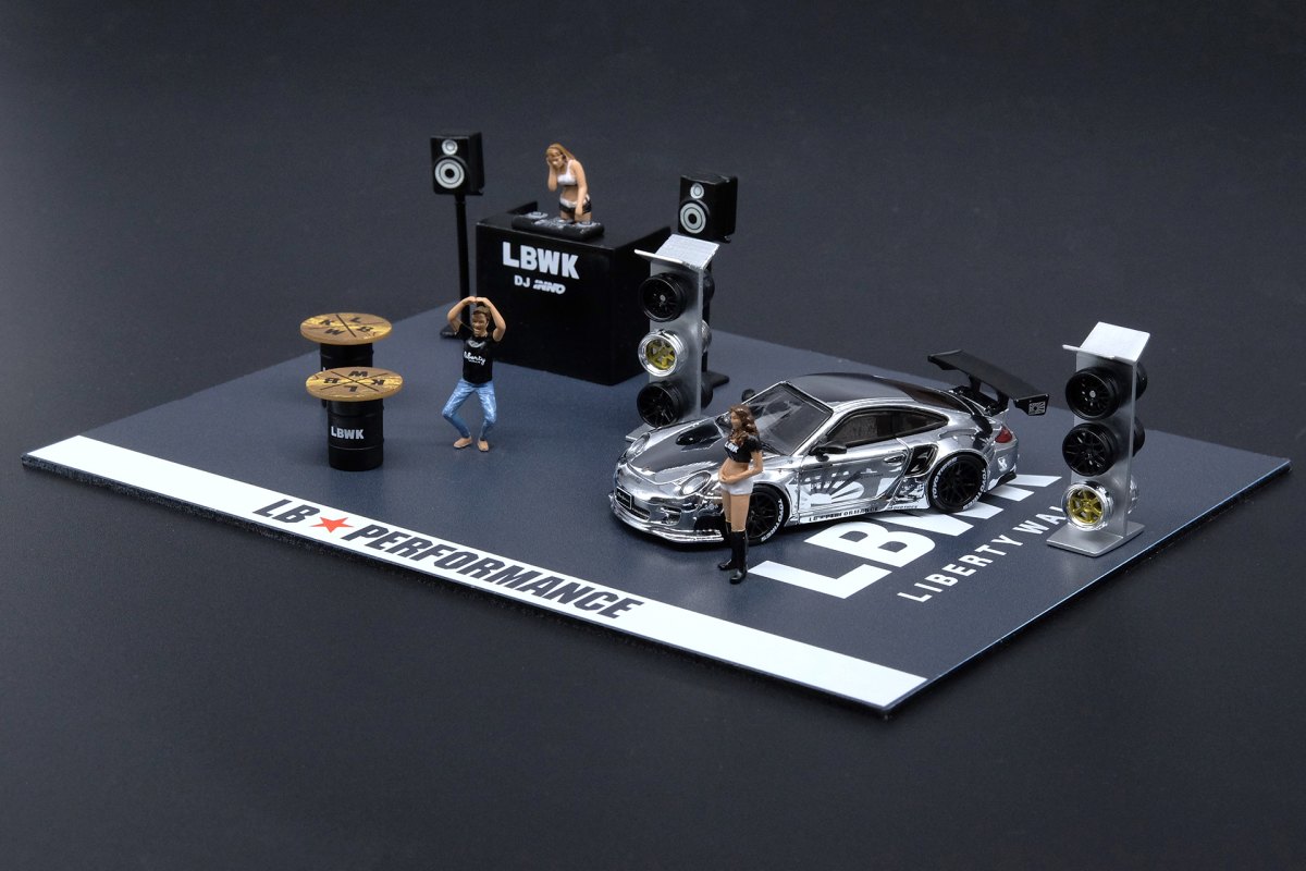 2025 LBWK Auto Salon Diorama with Car and Figures: No package: Image 3