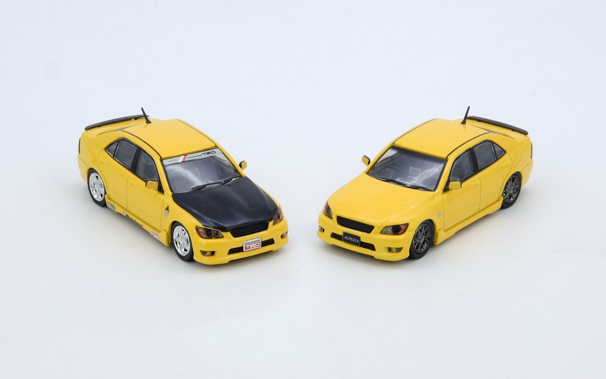Toyota Altezza RS200 Yellow: No package: Image 4