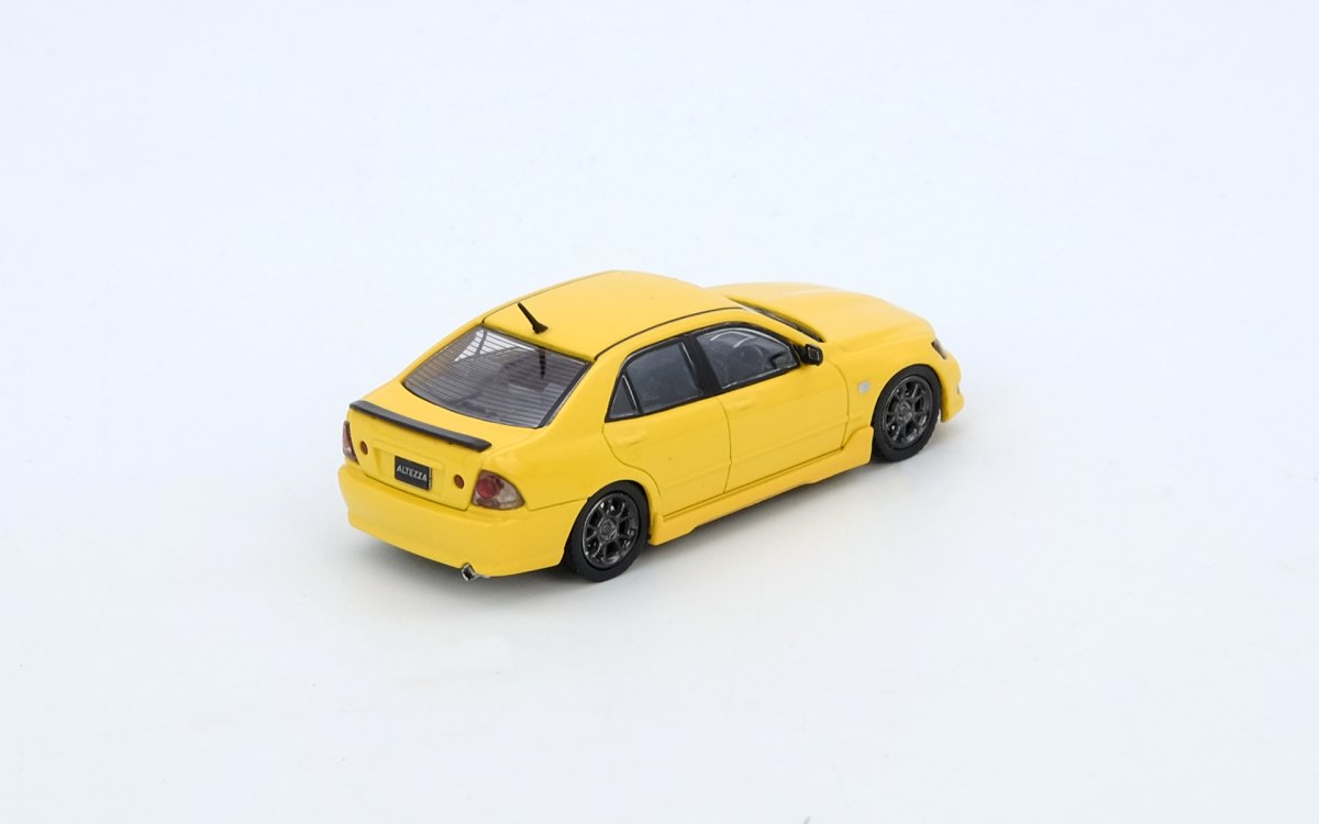 Toyota Altezza RS200 Yellow: No package: Image 2
